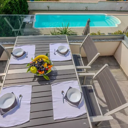 Royal Choice With Pool Apartment Zadar