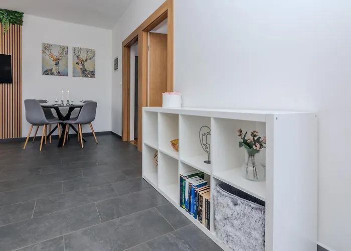 Royal Choice With Pool 公寓 扎达尔