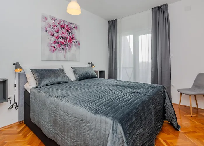 Royal Choice With Pool * 扎达尔