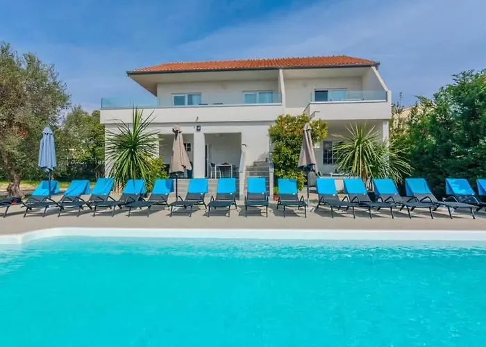 Royal Choice With Pool Апартаменты Задар